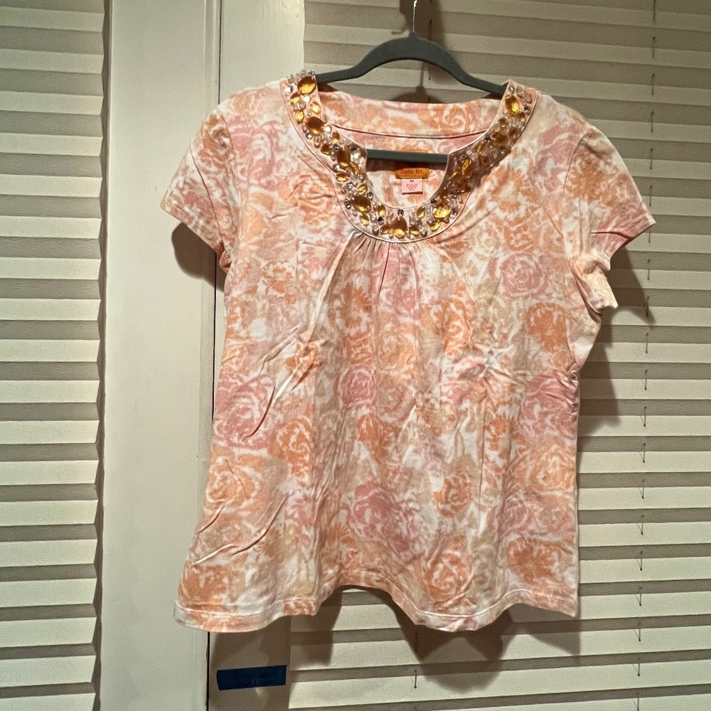 Ruby rd.  Sz M shirt with u neckline detail of beads.